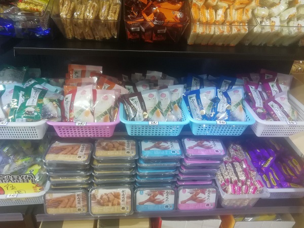 零食加盟店櫥窗怎么設(shè)計(jì)？需要注意哪些？